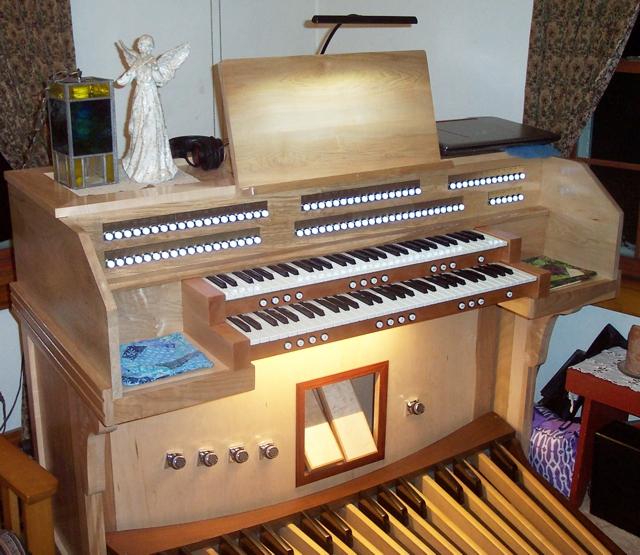 Hauptwerk organ console built by Timothy Masters
